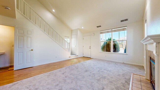 Building Photo - Beautiful 3 Bedroom 2.5 Bath Single Family...