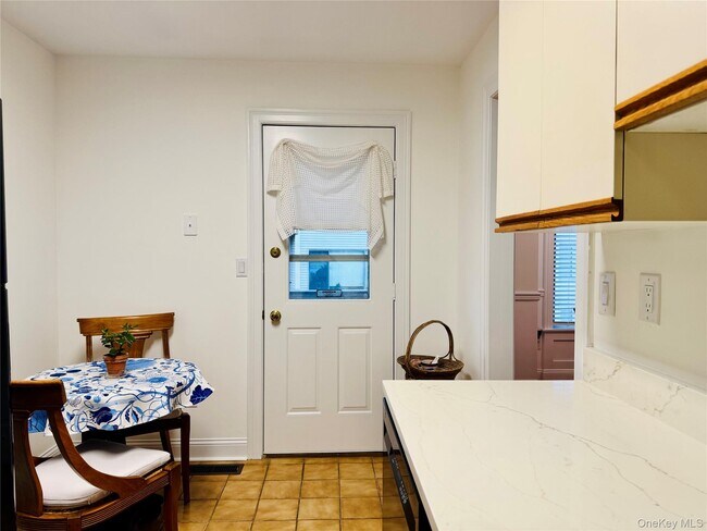 Building Photo - 1 Kings Ct