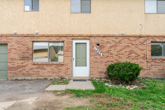 Primary Photo - $1363 | 2BR/1BA Duplex | Cozy Home Near Be...