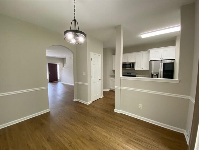 Building Photo - 677 Kenridge Dr