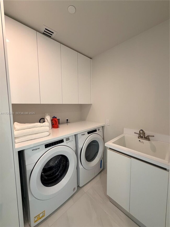 Building Photo - 17550 Collins Ave