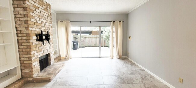 Building Photo - 7700 Creekbend Dr