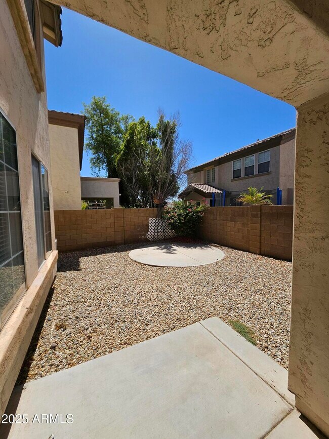 Building Photo - 2065 E Hulet Dr
