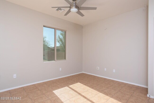 Building Photo - 12073 W Hailey Ln