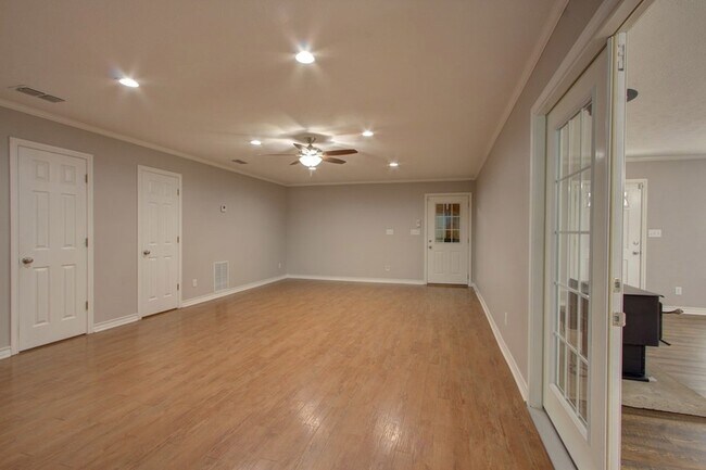 Building Photo - 720 Tennessee Acres Dr