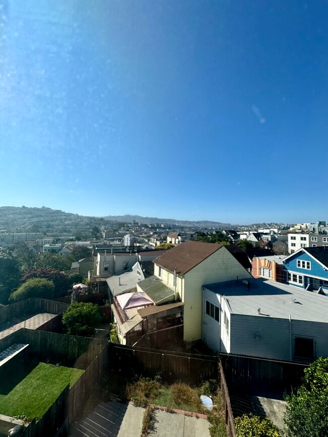 Building Photo - 137 Saint Marys Ave