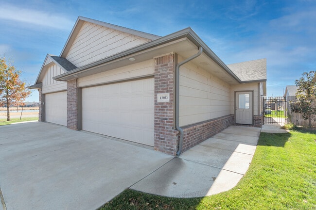 Building Photo - 13607 Hunters View St
