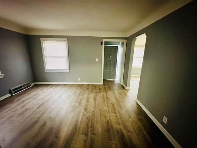 Building Photo - 3 Bedroom 1 Bath Welcome Section 8 Corner ...