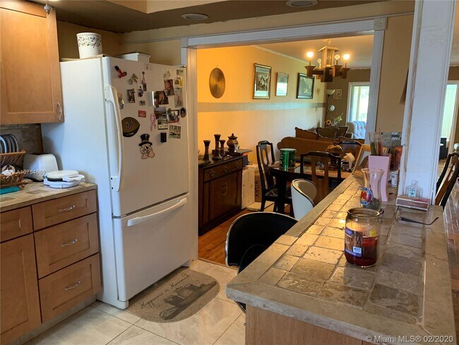 Building Photo - 607 S State Rd 7