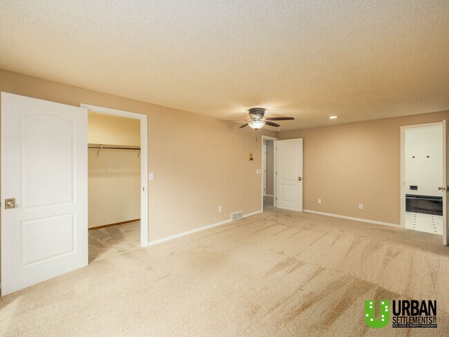 Building Photo - 8421 E Columbia Dr