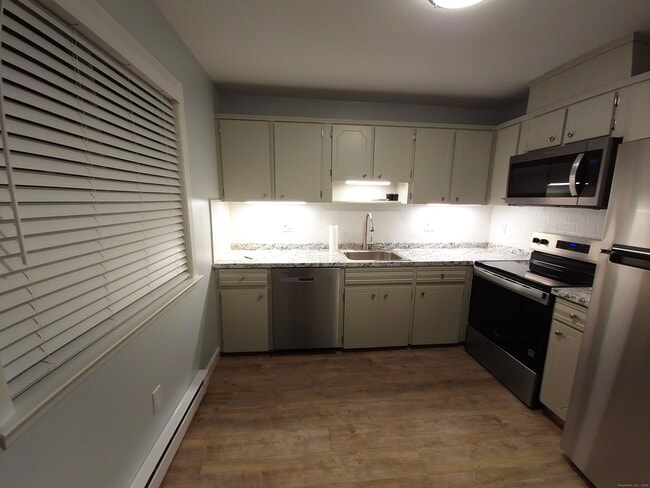 Building Photo - 24 Glenwood Ave