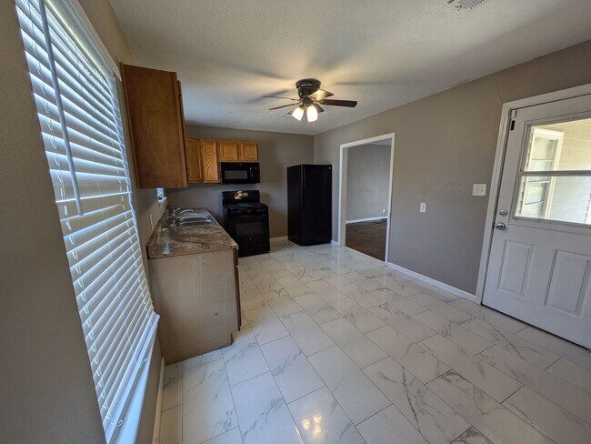 Building Photo - 3486 Westmoreland Ave