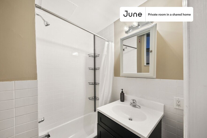 Building Photo - Room in Shared 4 bed/1 bath home