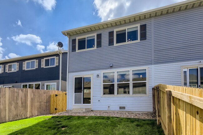Building Photo - 3 Bedroom 3 Bathroom in Northglenn!