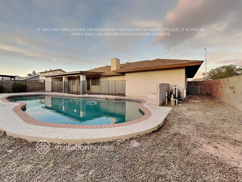 Building Photo - 336 S Travis