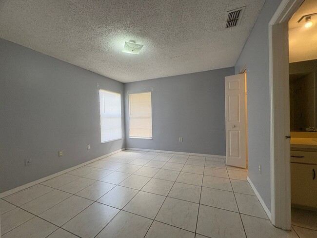 Building Photo - 332 Caldbeck Way