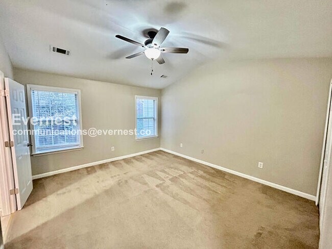 Building Photo - Limited Time Special Offer / 4 Bed, 2.5 Bath Home with Garage / Pet-Friendly / Vouchers Accepted ...