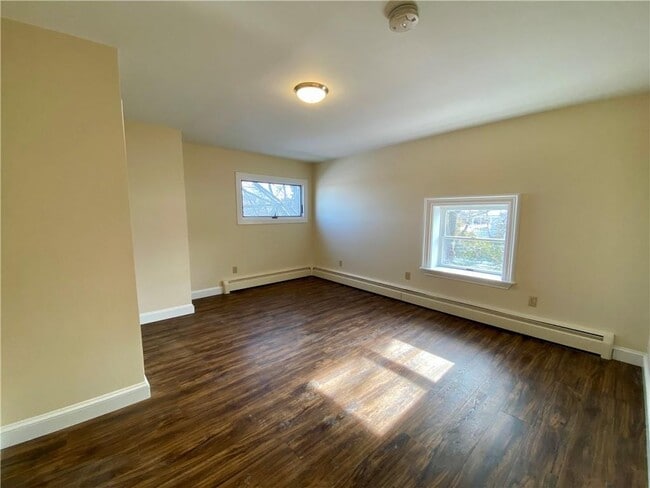 Building Photo - 16 Clearview Ave