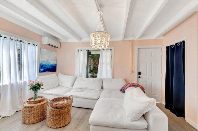 Building Photo - 237 SW 3rd Ave