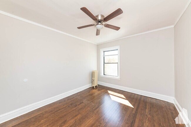 Building Photo - 5075 N Wolcott Ave