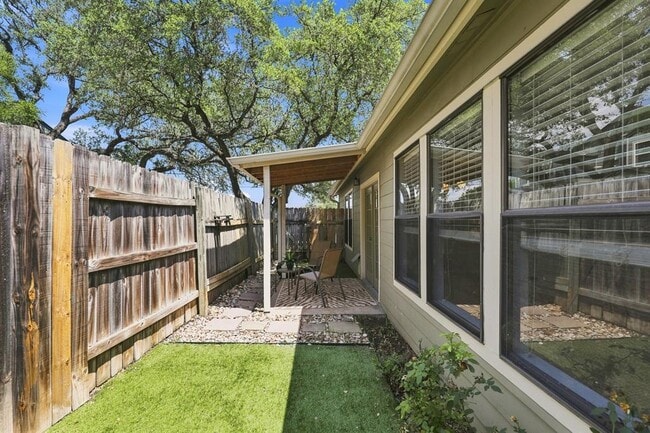 Building Photo - 7825 Beauregard Cir