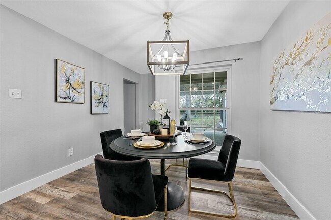 Building Photo - 303 Riva Ridge