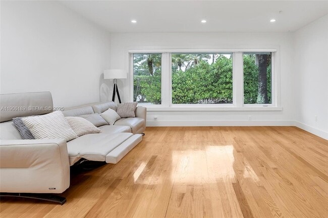 Building Photo - 415 Rovino Ave