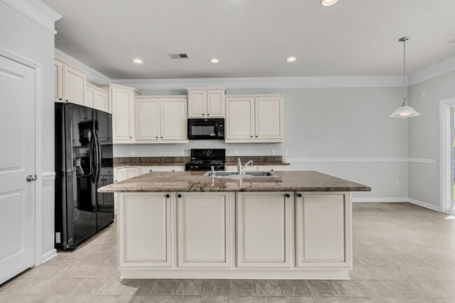 Building Photo - 5 Bedroom 3 Bath Home Located in Sophia Landing in Goose Creek