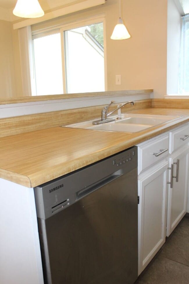 Building Photo - Dakota Station - 2 BR/1 BA Condo!