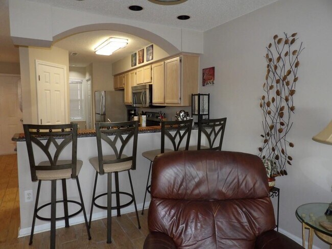 Building Photo - 4622 Greenbriar Dr