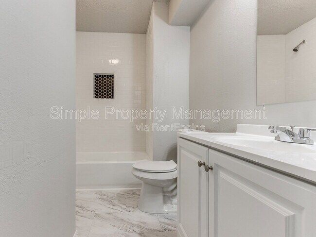 Building Photo - 8508 Candlewood Dr
