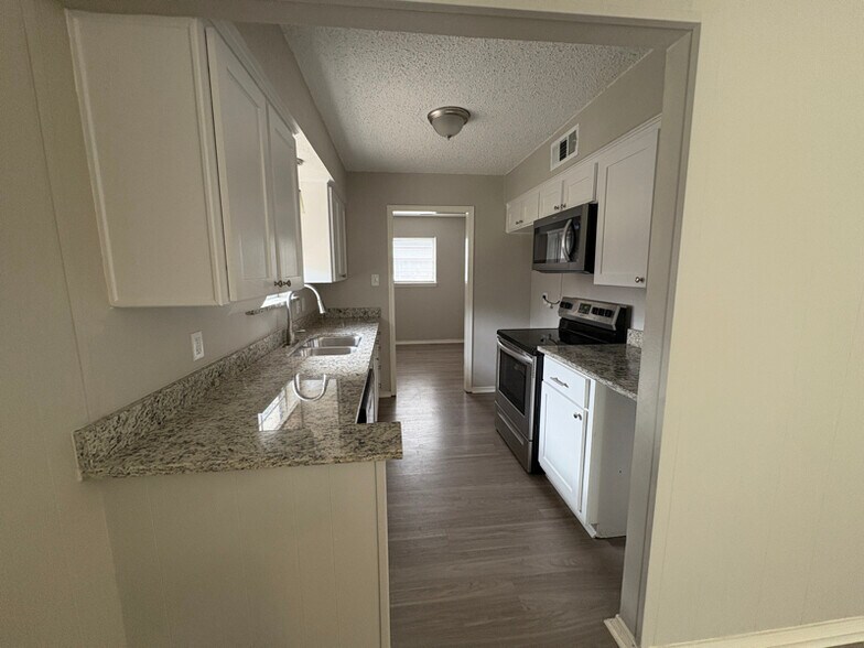 Building Photo - 205 San Jacinto Ct