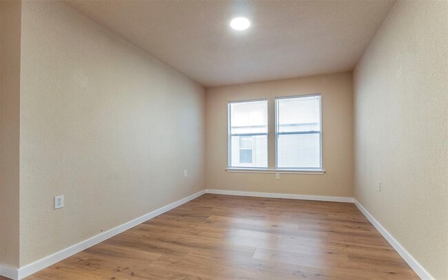 Building Photo - 7106 Thannas Way