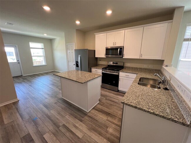 Building Photo - 561 Papaya Dr