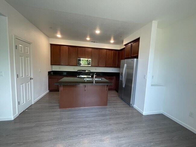 Building Photo - 3963 Samuelson Way