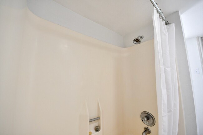 Building Photo - 4404 Basswood Ln