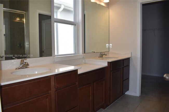 Building Photo - 3634 Lazy River Ter