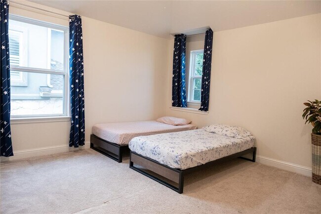 Building Photo - 6701 Serlio Dr