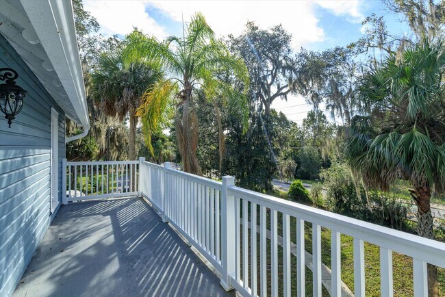 Building Photo - Mid term historic furnished rental