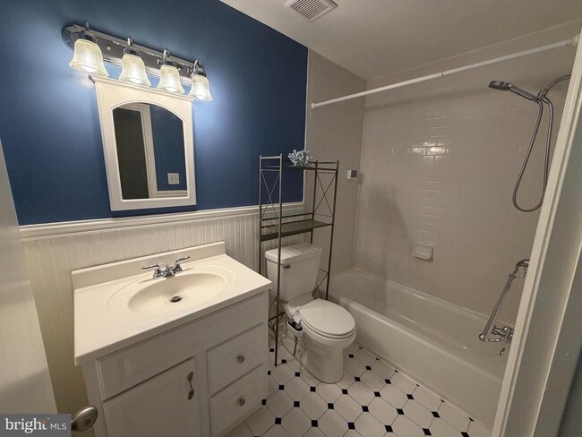 Building Photo - 5404 Doral Dr