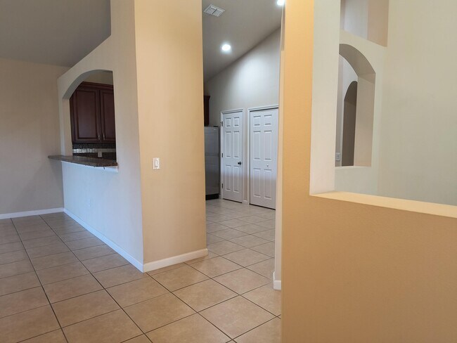 Building Photo - 490 Bismarck Way