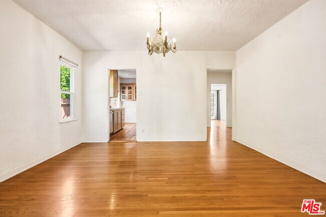 Building Photo - 2613 Cloverfield Blvd