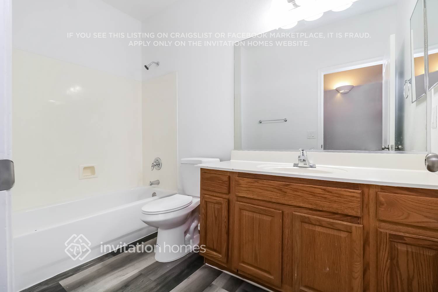 Building Photo - 12420 W Woodland Ave