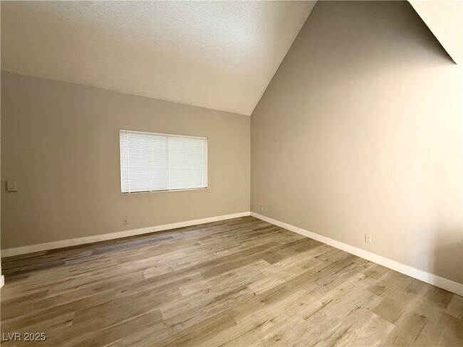 Building Photo - 5187 Garden Ln