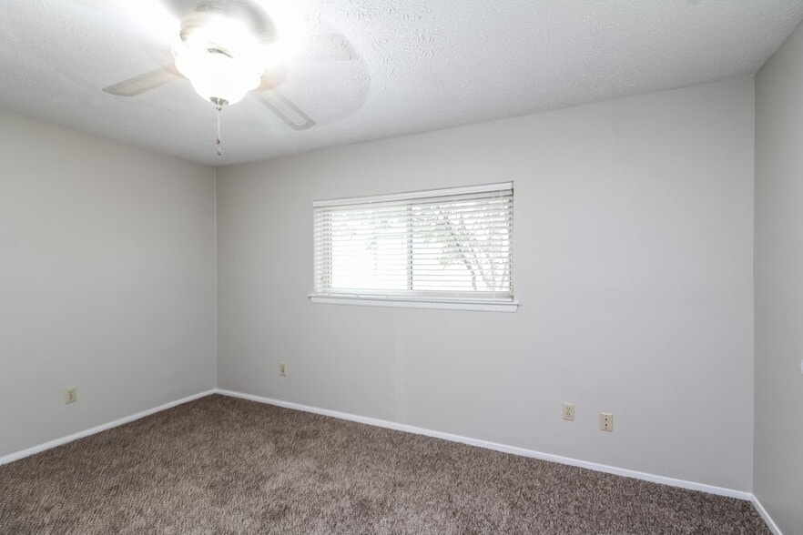 Building Photo - 2310 Overbrook Dr