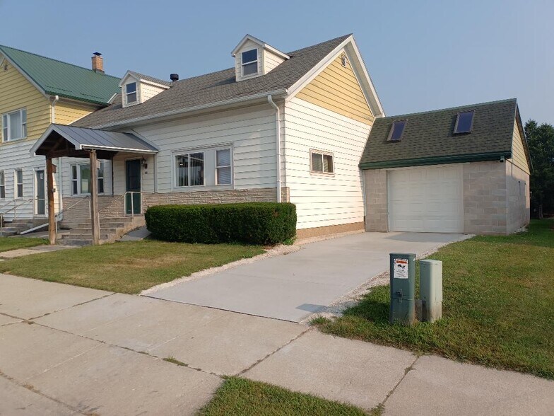 Building Photo - 418 Manitowoc St