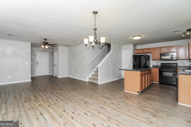 Building Photo - 305 Silver Spring St