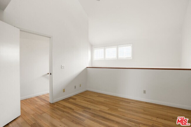 Building Photo - 249 Alpine St