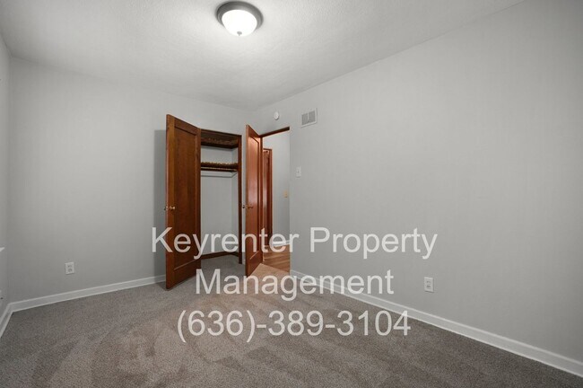 Building Photo - 1045 N New Florissant Rd