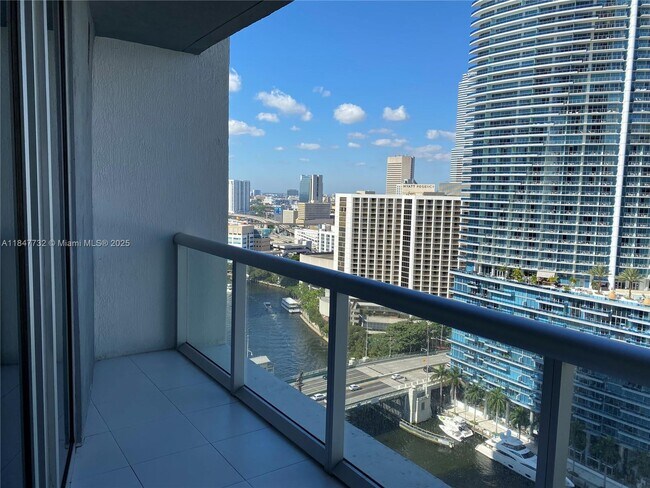 Building Photo - 475 Brickell Ave